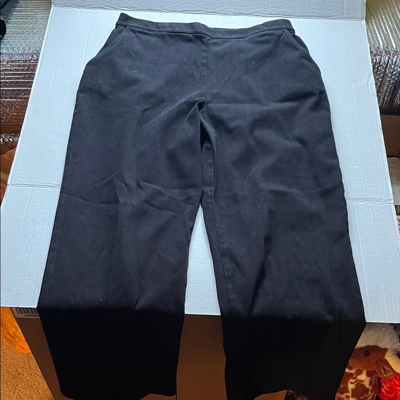 L.L. Bean Classic Black Trousers, petite - Picture 5 of 7